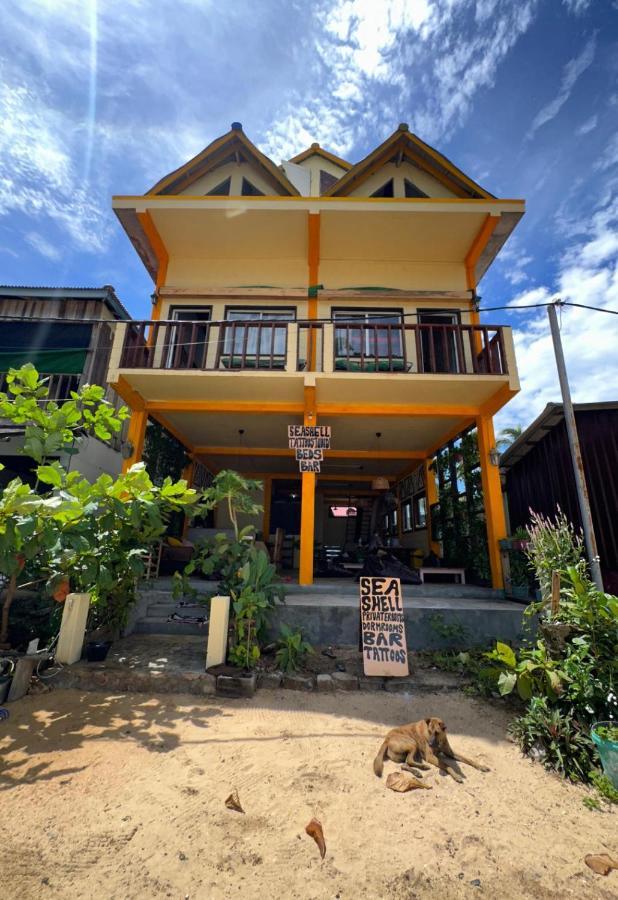 Seashell Guesthouse, Bar And Tattoos Koh Rong Sanloem Exteriör bild