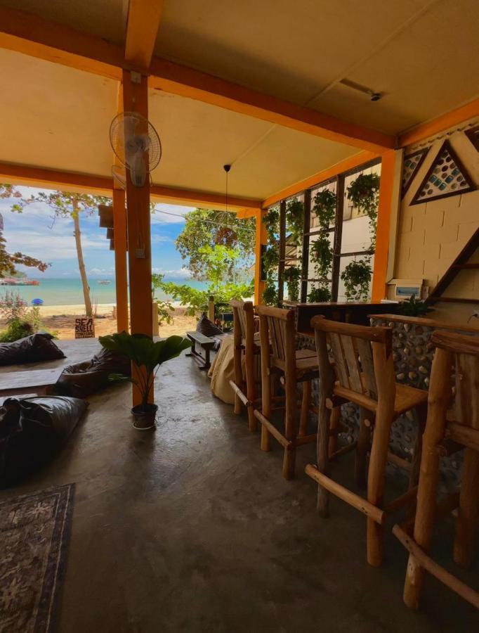 Seashell Guesthouse, Bar And Tattoos Koh Rong Sanloem Exteriör bild